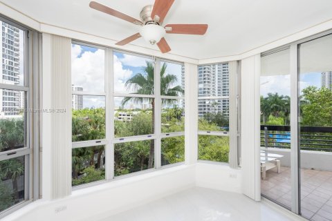 Condo in Aventura, Florida, 2 bedrooms  № 1328553 - photo 4