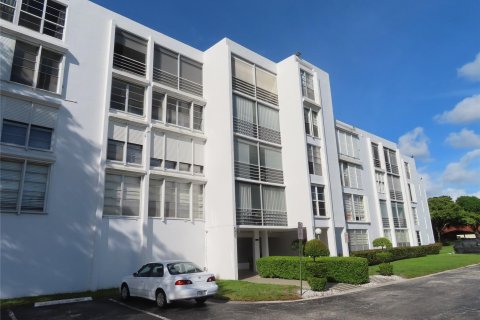 Condominio en venta en Plantation, Florida, 1 dormitorio, 83.61 m2 № 1079568 - foto 30