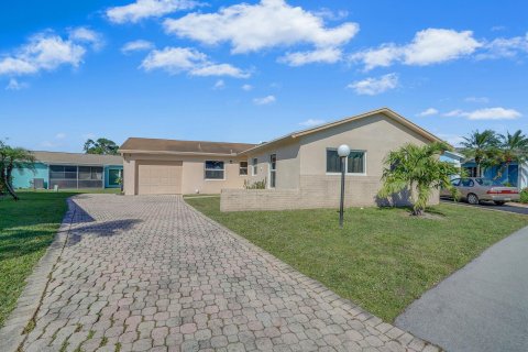 Villa ou maison à vendre à Lake Worth, Floride: 2 chambres, 123.1 m2 № 1161737 - photo 1