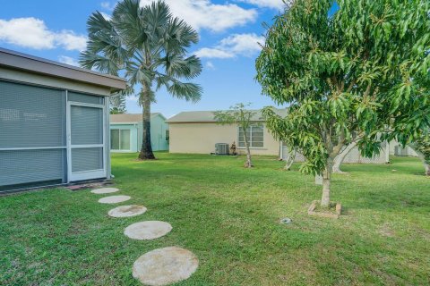 House in Lake Worth, Florida 2 bedrooms, 123.1 sq.m. № 1161737 - photo 6