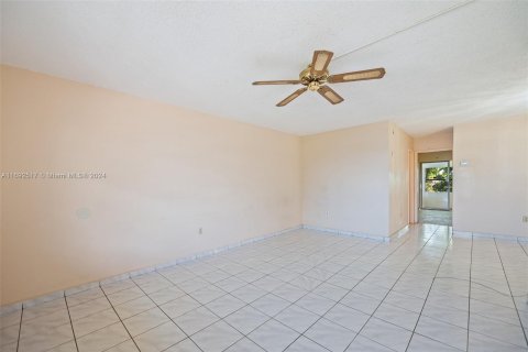 Condominio en venta en Miami Gardens, Florida, 1 dormitorio, 65.4 m2 № 1443207 - foto 5