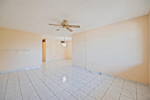 Condominio en venta en Miami Gardens, Florida, 1 dormitorio, 65.4 m2 № 1443207 - foto 4