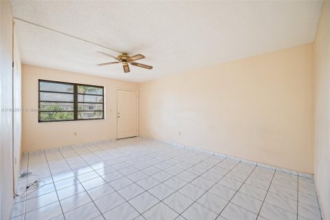 Condominio en venta en Miami Gardens, Florida, 1 dormitorio, 65.4 m2 № 1443207 - foto 3