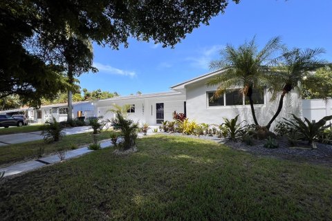 House in North Miami Beach, Florida 3 bedrooms, 165.55 sq.m. № 1395215 - photo 2