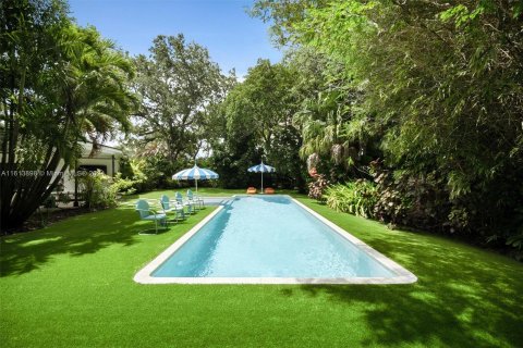 House in Miami Shores, Florida 6 bedrooms, 359.81 sq.m. № 1235475 - photo 15