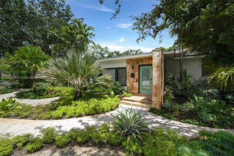 Casa en venta en Miami Shores, Florida, 6 dormitorios, 359.81 m2 № 1235475 - foto 2