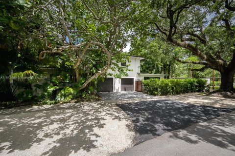 House in Miami Shores, Florida 6 bedrooms, 359.81 sq.m. № 1235475 - photo 30