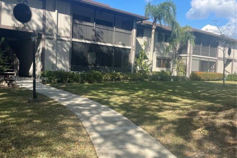 Copropriété à vendre à Tamarac, Floride: 2 chambres, 76.18 m2 № 995545 - photo 2