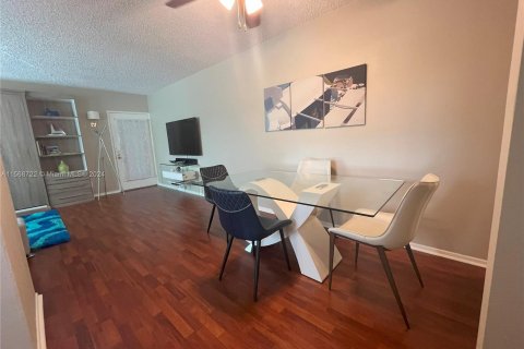 Condominio en venta en Fort Lauderdale, Florida, 1 dormitorio, 69.49 m2 № 1117701 - foto 24