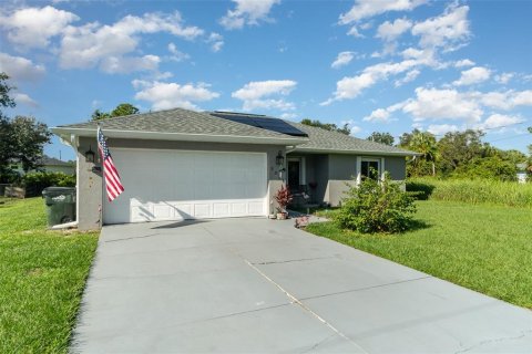 House in North Port, Florida 3 bedrooms, 122.07 sq.m. № 1395414 - photo 2