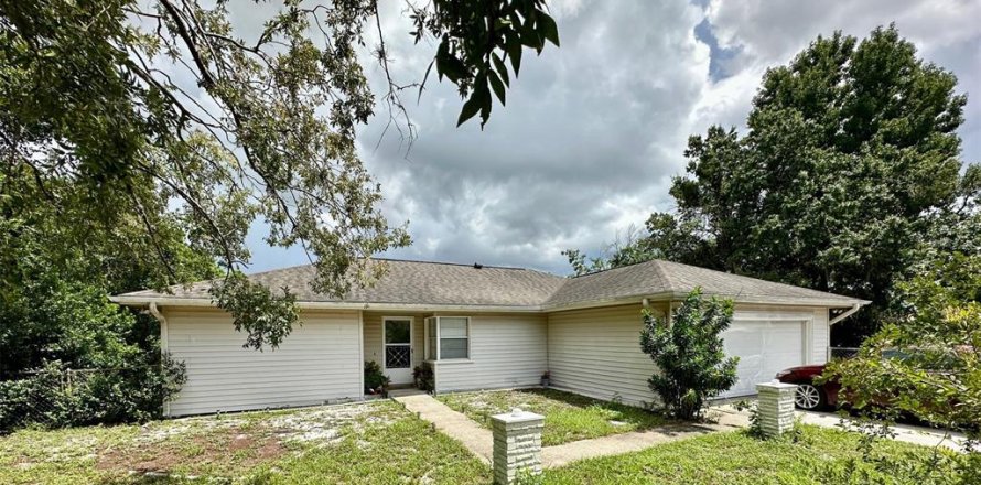 House in Deltona, Florida 3 bedrooms, 155.43 sq.m. № 1388685