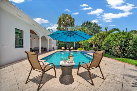 Villa ou maison à vendre à Palmetto Bay, Floride: 4 chambres, 363.34 m2 № 72654 - photo 18