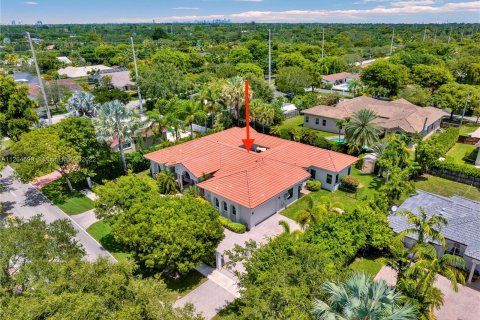 Villa ou maison à vendre à Palmetto Bay, Floride: 4 chambres, 363.34 m2 № 72654 - photo 9