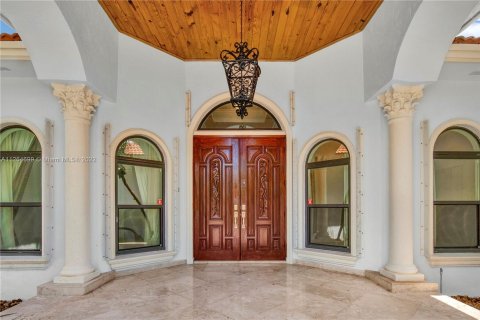 Villa ou maison à vendre à Palmetto Bay, Floride: 4 chambres, 363.34 m2 № 72654 - photo 4