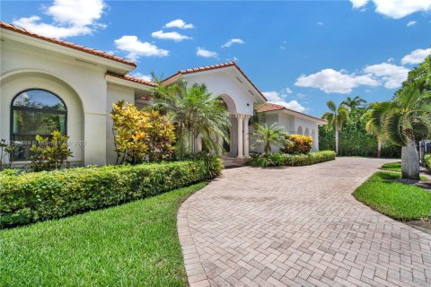 Villa ou maison à vendre à Palmetto Bay, Floride: 4 chambres, 363.34 m2 № 72654 - photo 2