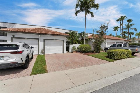 Townhouse in Pembroke Pines, Florida 3 bedrooms, 153.1 sq.m. № 1289281 - photo 2