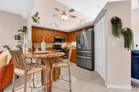 Touwnhouse à vendre à Pembroke Pines, Floride: 3 chambres, 153.1 m2 № 1289281 - photo 8