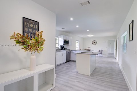 Villa ou maison à vendre à Hollywood, Floride: 5 chambres, 265.33 m2 № 1154971 - photo 2