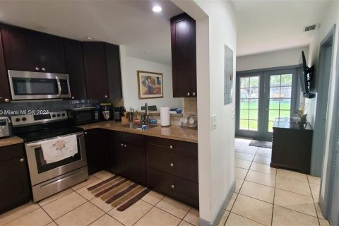 Immobilier commercial à vendre à Miami, Floride: 174.47 m2 № 1329545 - photo 6