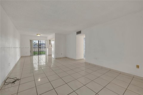 Condo in Sweetwater, Florida, 3 bedrooms  № 1147531 - photo 16