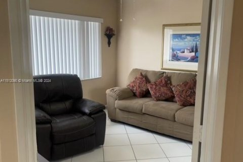 Condominio en venta en Pembroke Pines, Florida, 2 dormitorios, 112.13 m2 № 940487 - foto 5