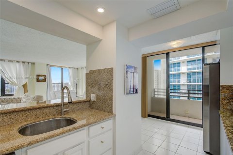 Condominio en venta en Hollywood, Florida, 2 dormitorios, 127.28 m2 № 962222 - foto 12