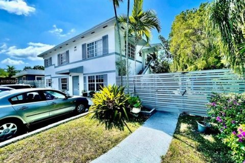 Propiedad comercial en venta en Miami, Florida, 476.59 m2 № 1147683 - foto 4