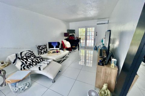 Propiedad comercial en venta en Miami, Florida, 476.59 m2 № 1147683 - foto 21