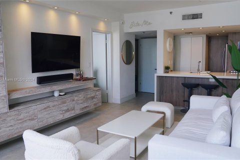 Condo in Miami, Florida, 1 bedroom  № 1388291 - photo 1