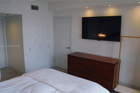 Condo in Miami, Florida, 1 bedroom  № 1388291 - photo 15