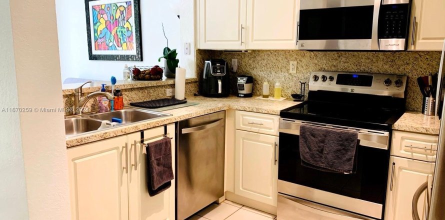 Condo in Hialeah, Florida, 2 bedrooms  № 1388172