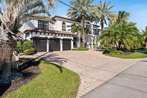 House in Fort Lauderdale, Florida 5 bedrooms, 513.1 sq.m. № 1006617 - photo 2