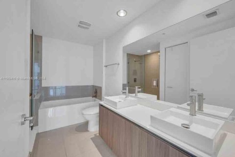 Copropriété à vendre à Miami, Floride: 2 chambres, 91.04 m2 № 1178868 - photo 12