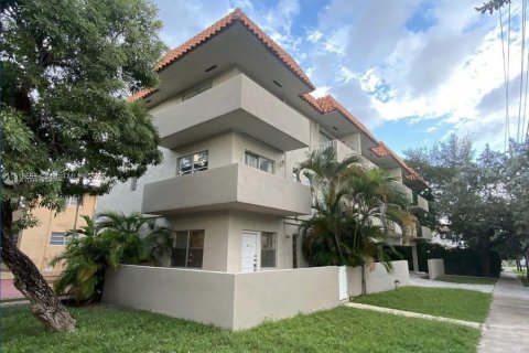 Copropriété à vendre à Coral Gables, Floride: 1 chambre, 55.74 m2 № 1240003 - photo 1