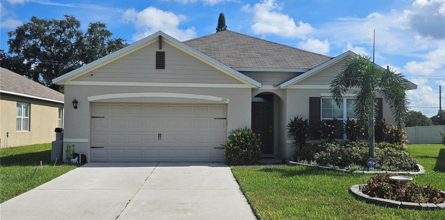 House in Winter Haven, Florida 4 bedrooms, 171.96 sq.m. № 1390803