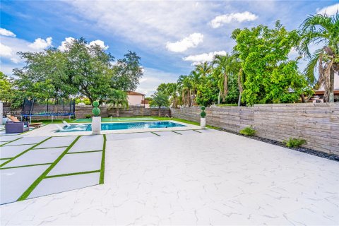 Villa ou maison à vendre à Hialeah, Floride: 4 chambres, 201.69 m2 № 643493 - photo 13