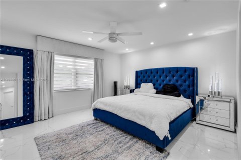 Villa ou maison à vendre à Hialeah, Floride: 4 chambres, 201.69 m2 № 643493 - photo 2