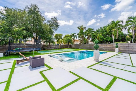 Villa ou maison à vendre à Hialeah, Floride: 4 chambres, 201.69 m2 № 643493 - photo 15