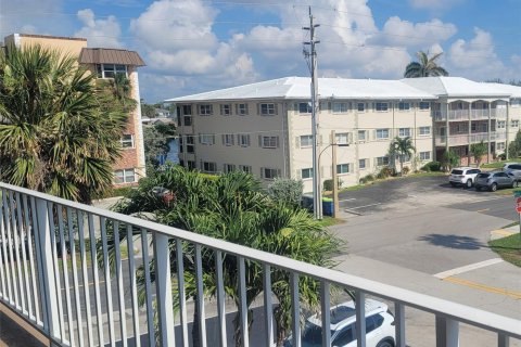 Condo in Pompano Beach, Florida, 1 bedroom  № 1223674 - photo 28