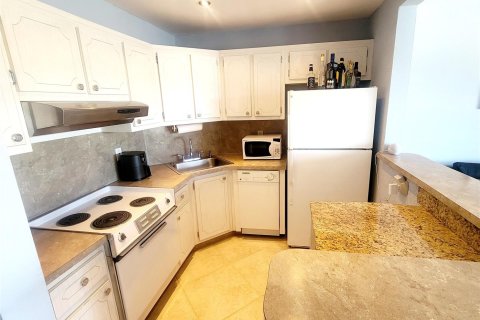 Condo in Pompano Beach, Florida, 1 bedroom  № 1223674 - photo 21