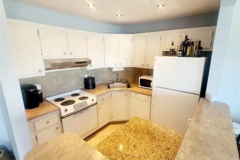 Condo in Pompano Beach, Florida, 1 bedroom  № 1223674 - photo 20