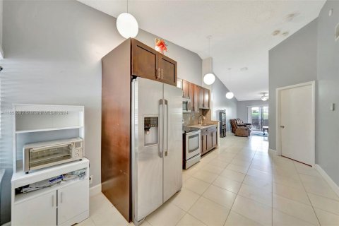 Casa en venta en Sunrise, Florida, 2 dormitorios, 78.87 m2 № 1333057 - foto 4