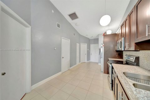 Casa en venta en Sunrise, Florida, 2 dormitorios, 78.87 m2 № 1333057 - foto 8