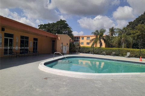 Condo in Deerfield Beach, Florida, 1 bedroom  № 1171776 - photo 15