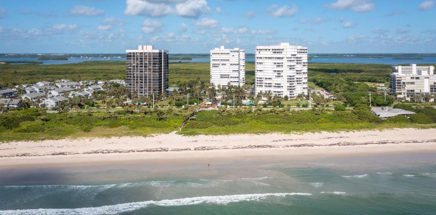 Condominio en Hutchinson Island South, Florida, 3 dormitorios  № 1097662