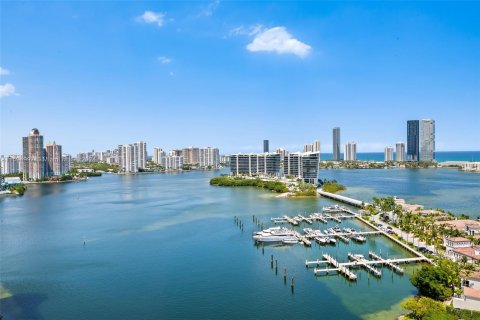 Condominio en venta en Aventura, Florida, 3 dormitorios, 263.84 m2 № 1188148 - foto 2