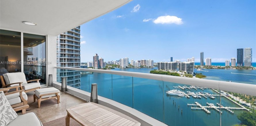 Condominio en Aventura, Florida, 3 dormitorios  № 1188148