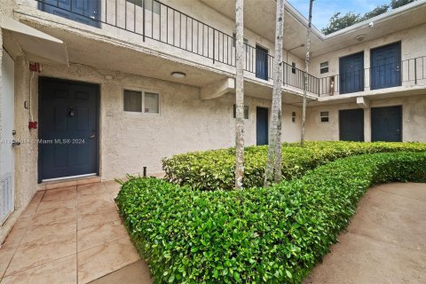 Condo in Pinecrest, Florida, 1 bedroom  № 1231668 - photo 3