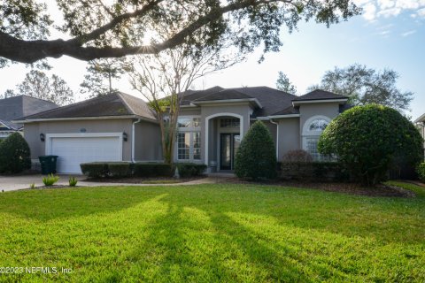 Villa ou maison à louer à Jacksonville, Floride: 3 chambres, 189.43 m2 № 885602 - photo 1