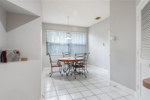 Casa en venta en Miami, Florida, 3 dormitorios, 192.59 m2 № 1377144 - foto 12